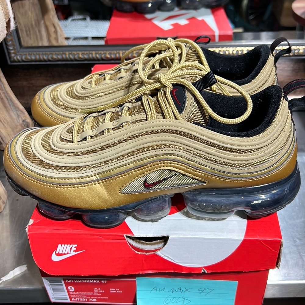 Nike Air Vapormax ‘97 metallic gold men’s 9.  Mint. Air soles are perfect.